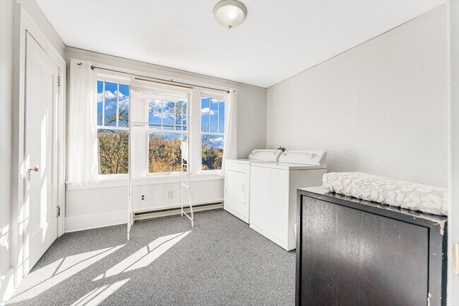 Building Photo - 135 Lorentz St