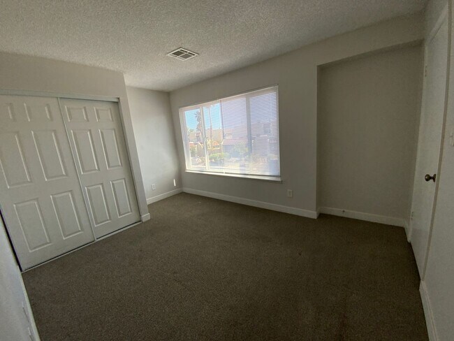 Building Photo - 3361 Civic Center Dr