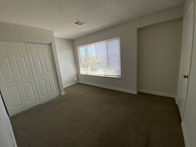 Building Photo - ***JUSTED REDUCED!!!*** Two-bedroom, one-and-a-half-bath townhouse in North Las Vegas.