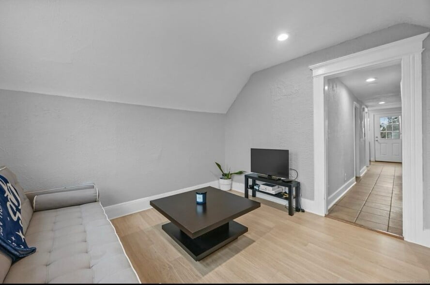 Building Photo - 115 Harborview Ave