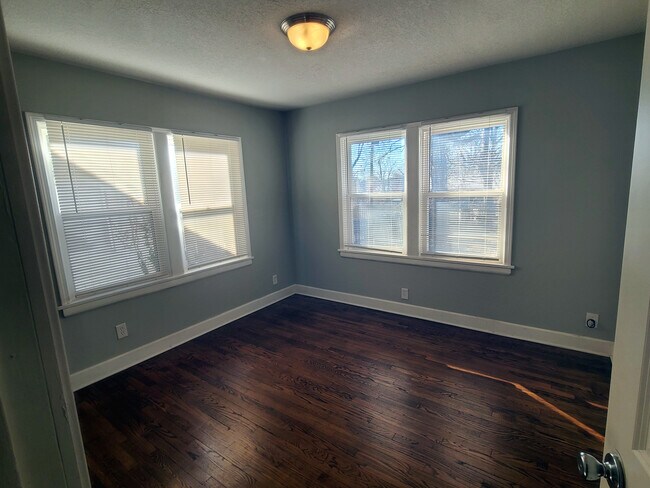 Building Photo - 5830 Paseo Blvd