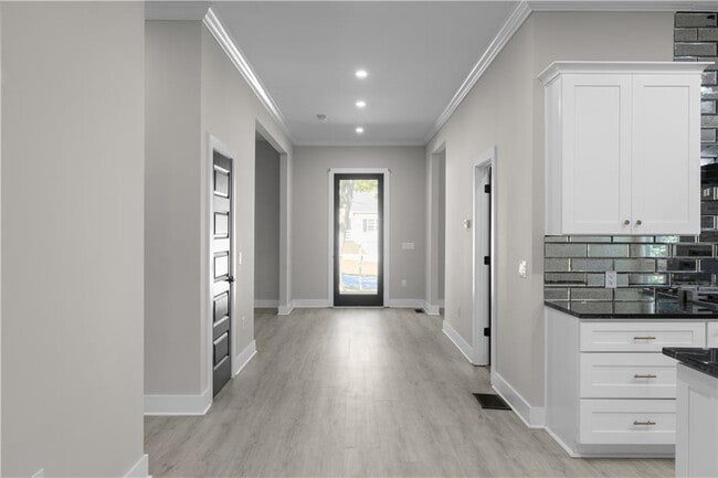 Building Photo - 1331 Diamond Ave SE