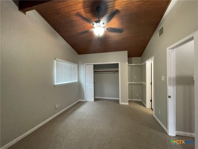 Building Photo - 542 Lonesome