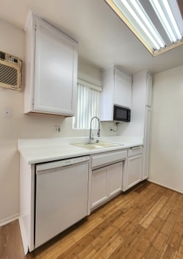 Interior Photo - 3643 Hughes Ave
