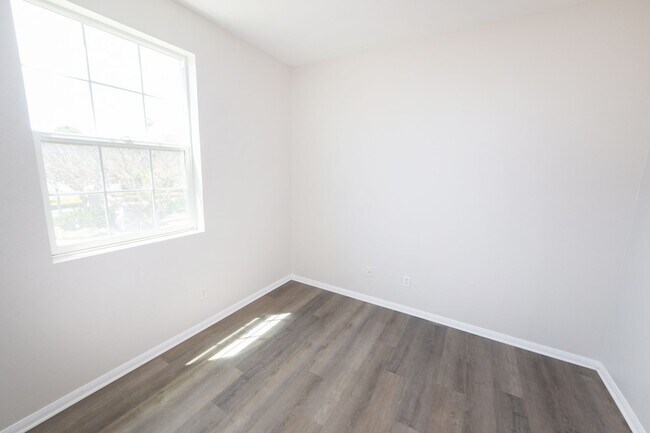 Building Photo - Amazing 3 Bedroom Condo available now! Chula Vista / Eastlake / Otay Ranch Area