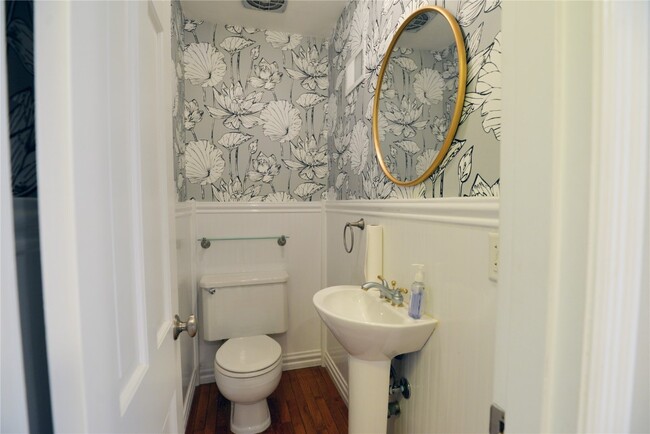 Building Photo - 2235 N Ballas Rd