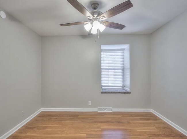 Building Photo - Newly Renovated 3-Bedroom in Hickory Valley Condos, Community Pool and Pet Friendly!