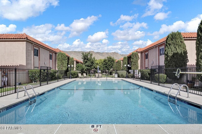 Building Photo - 252 Shadow Mountain Dr