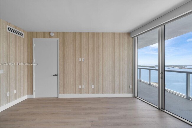 Building Photo - 495 Brickell Ave