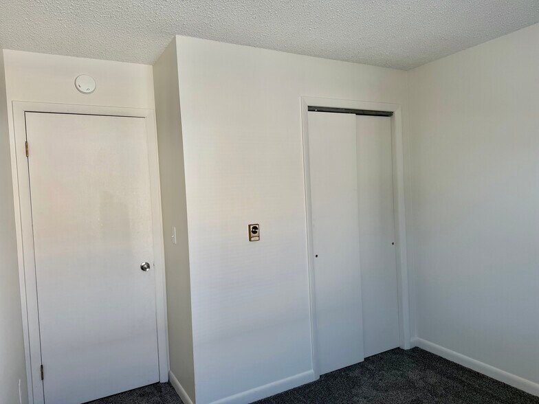 Building Photo - 126 Montcalm Ave