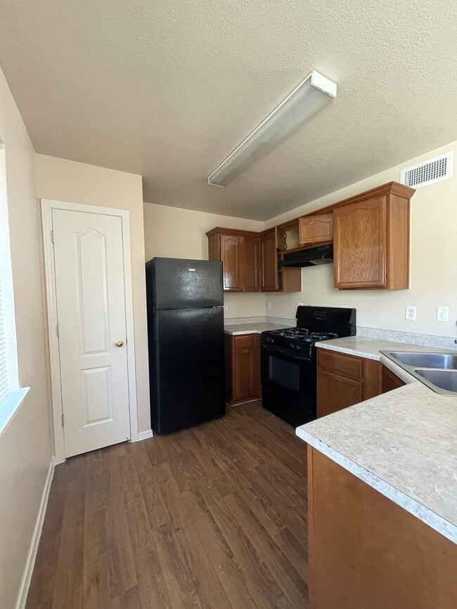 Building Photo - 3425 Scarlet Point Dr