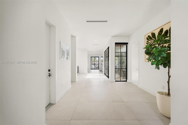 Building Photo - 885 NE 76th St