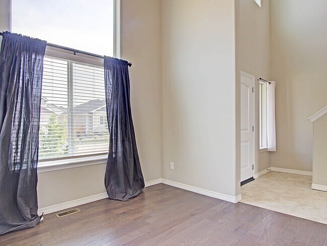 Building Photo - 10801 Saco Dr