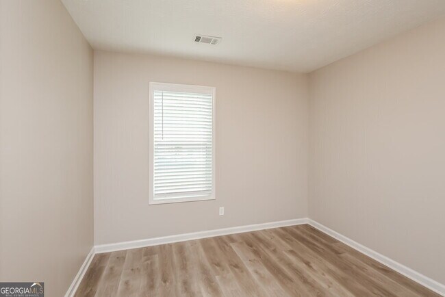Building Photo - 1384 Luther Way