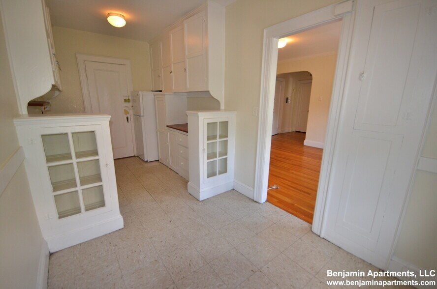 Building Photo - 2045 Commonwealth Ave