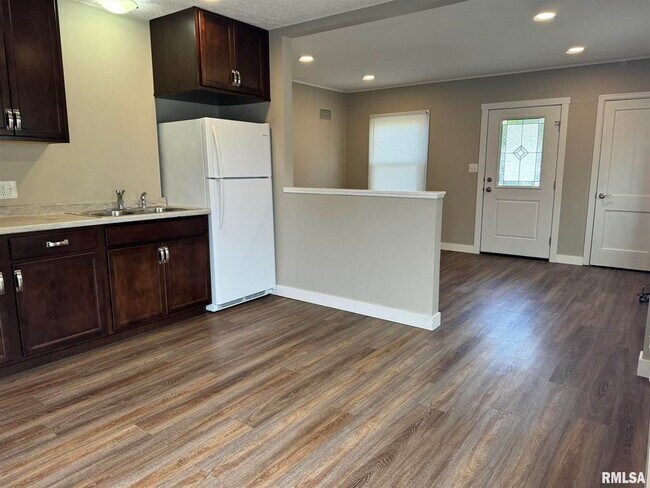 Building Photo - 3803 Pearl Ave