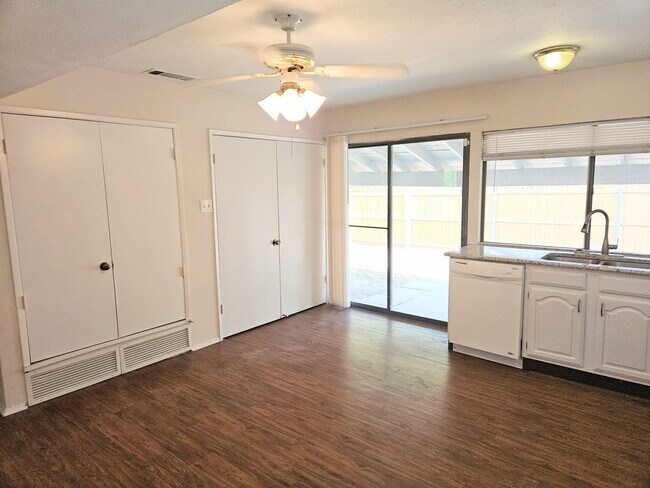 Building Photo - Single Story home In Arlington off Little ...