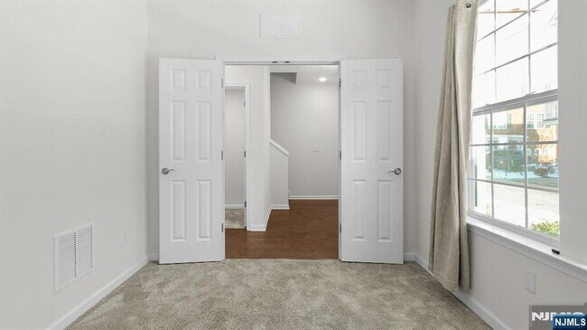 Building Photo - 54 Landmark Ln