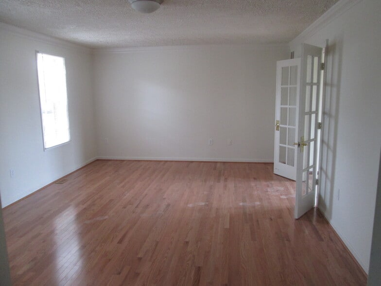 Building Photo - 5283 Ilchester Rd