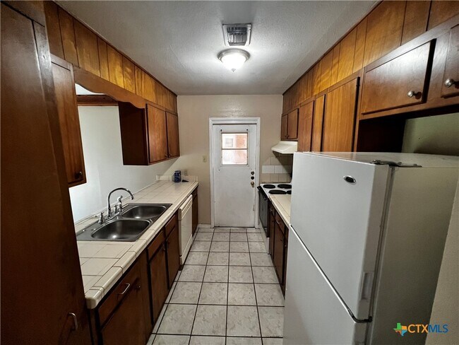 Building Photo - 1004 Hillyer St