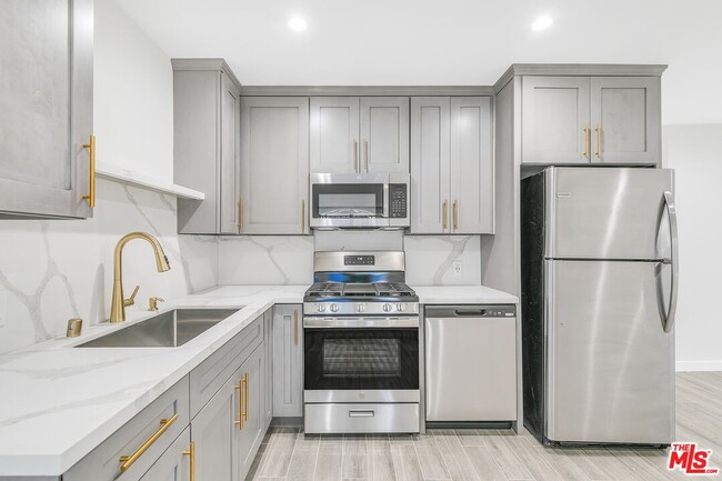 Building Photo - 40 Rose Ave