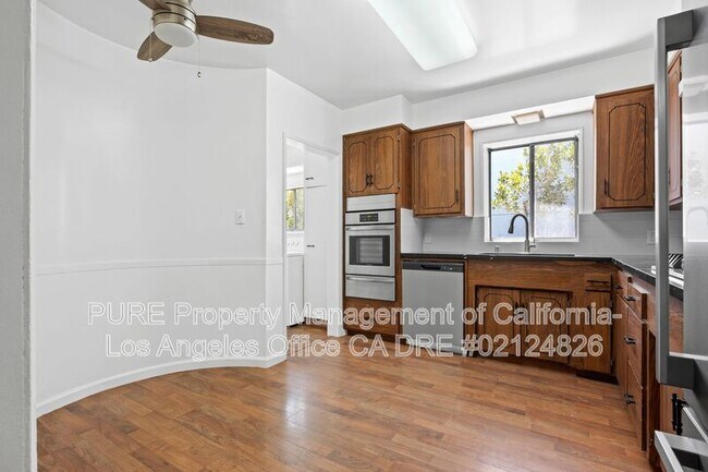 Building Photo - 1534 S Hayworth Ave