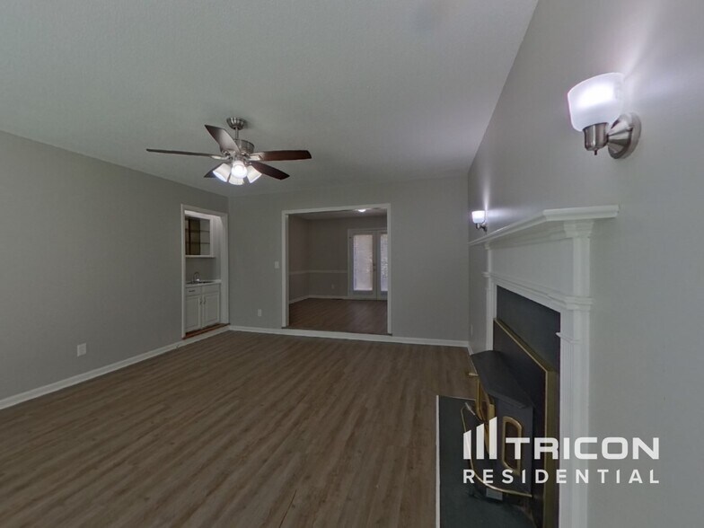 Building Photo - 5909 Edinborough Dr