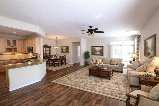 Building Photo - 235 Bonham Loop