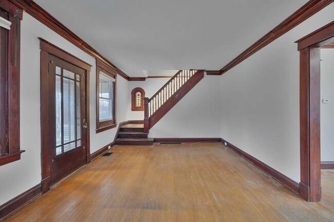 Building Photo - West Price Hill - Charming 3 bedroom 1 bath