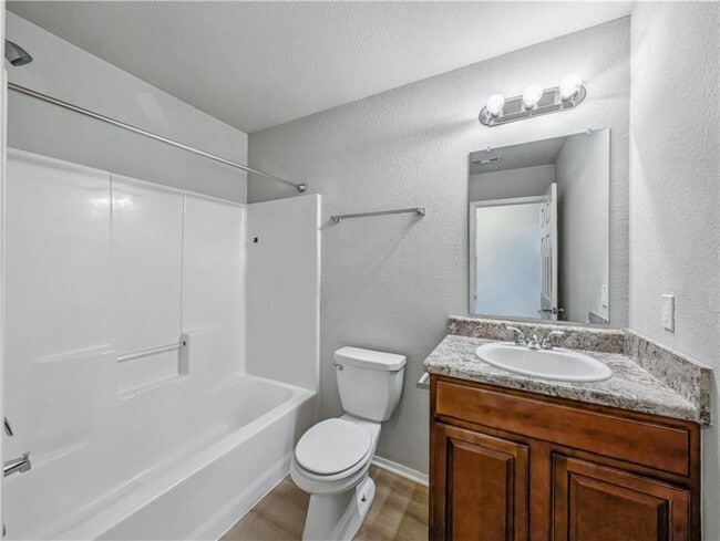 Building Photo - 848 NW Evans Cir