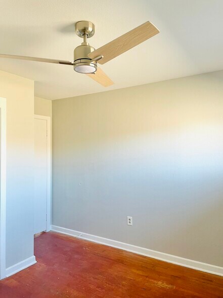 Building Photo - 869 Geranium St