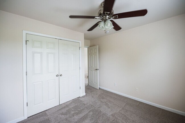 Building Photo - Immaculate beautiful 3-bedroom, 2.5-bath t...