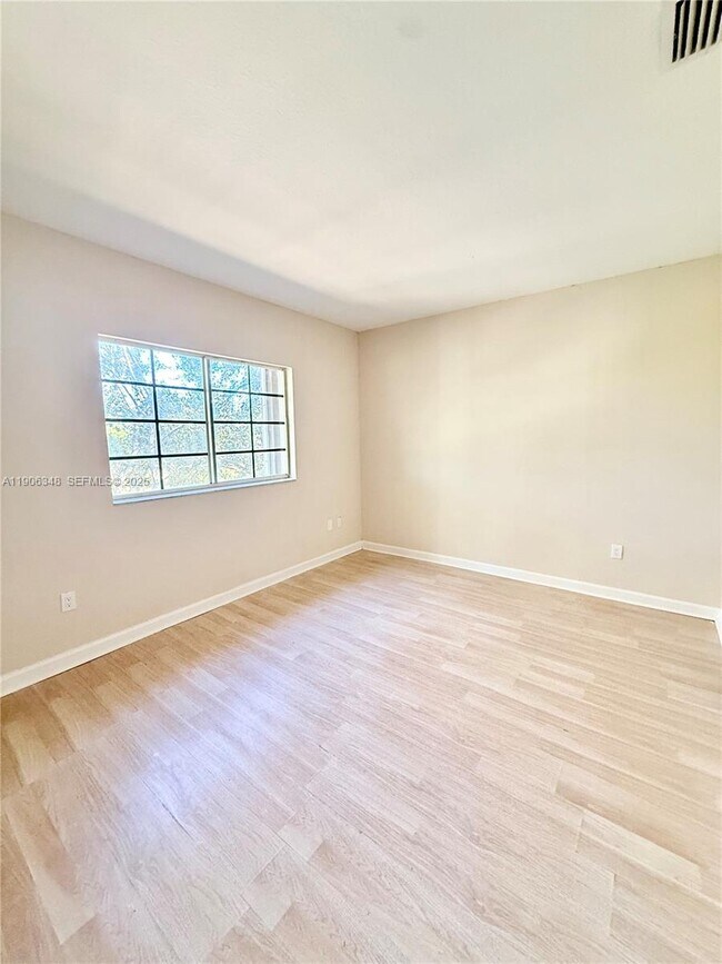 Building Photo - 2665 NE 4th St