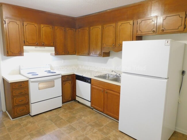 Building Photo - 2574 Green Oaks Ct SE