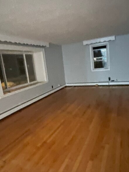 Building Photo - 34 N Elmhurst Ave