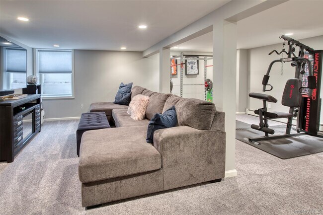 Building Photo - 9 Deborah Dr