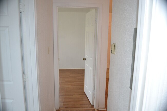 Building Photo - 302 Horseshoe Dr