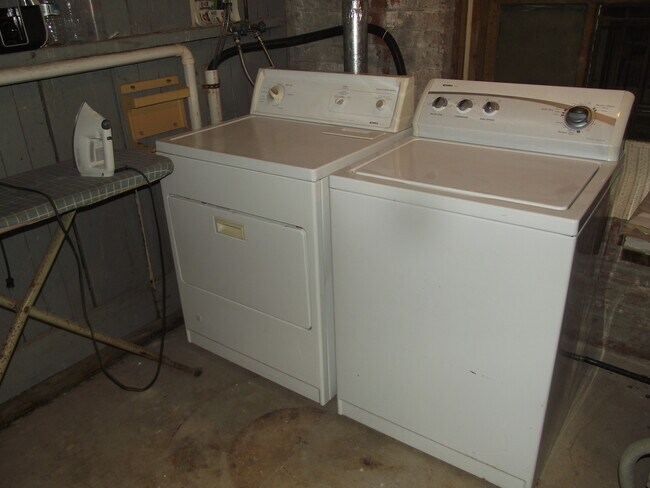 Family sixe washer/dryer - 1419 E Capitol St SE