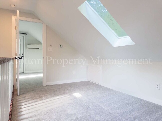 Building Photo - 2 BD/ 1 BA // Cottage Get Away just off of 42nd St // $1,875 per month // Pet Friendly*