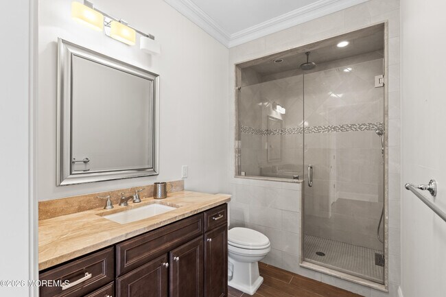 Building Photo - 558 Cedar Ave