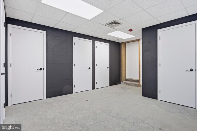 Building Photo - 100 W Front St