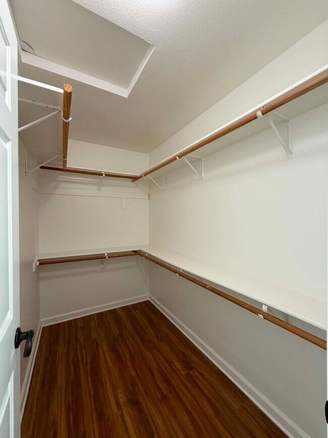 Building Photo - Beautifully Updated 3 Bedroom Home