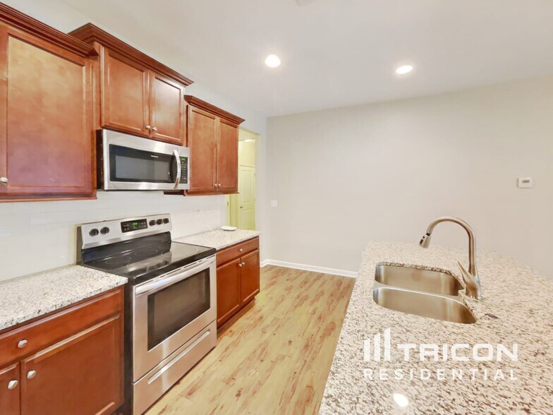 Building Photo - 652 Rose Mallow Dr