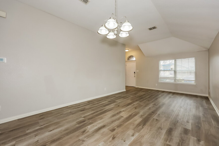 Building Photo - 6711 Waterlilly Dr