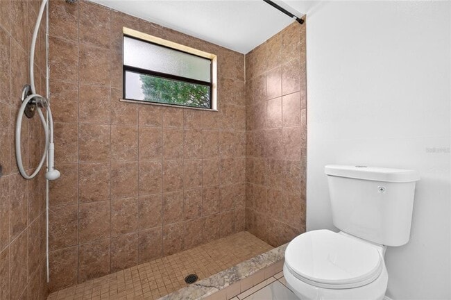 Building Photo - 913 San Rafael Way