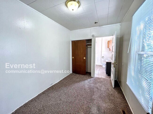 Building Photo - 1426 W Cucharras St