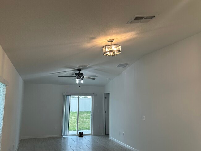 Building Photo - 4045 Radiant Mountain Dr