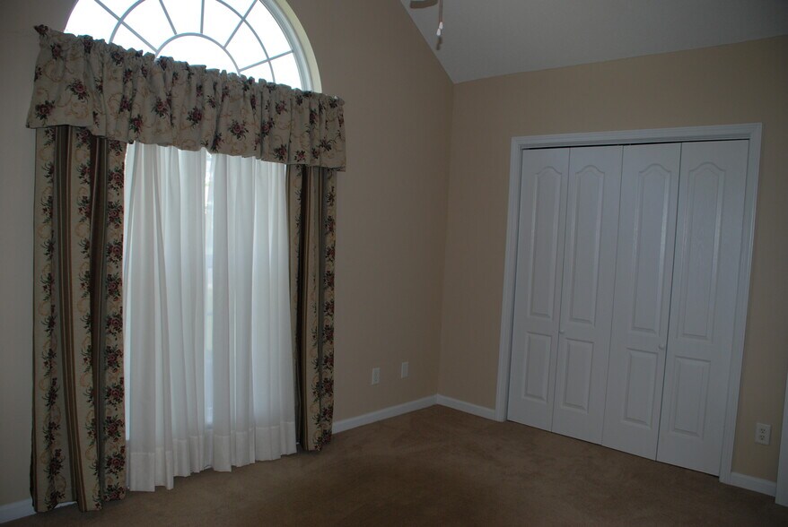 Front bedroom - 145 White Dogwood Ln