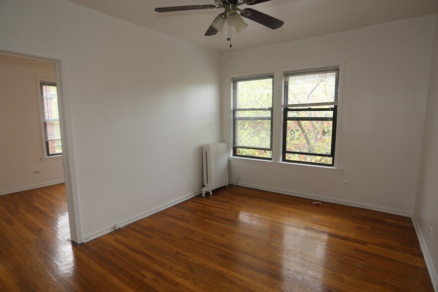 Building Photo - 929 W Sunnyside Ave
