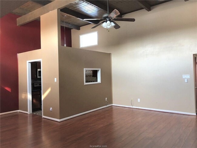 Building Photo - 1527 Wolf Run